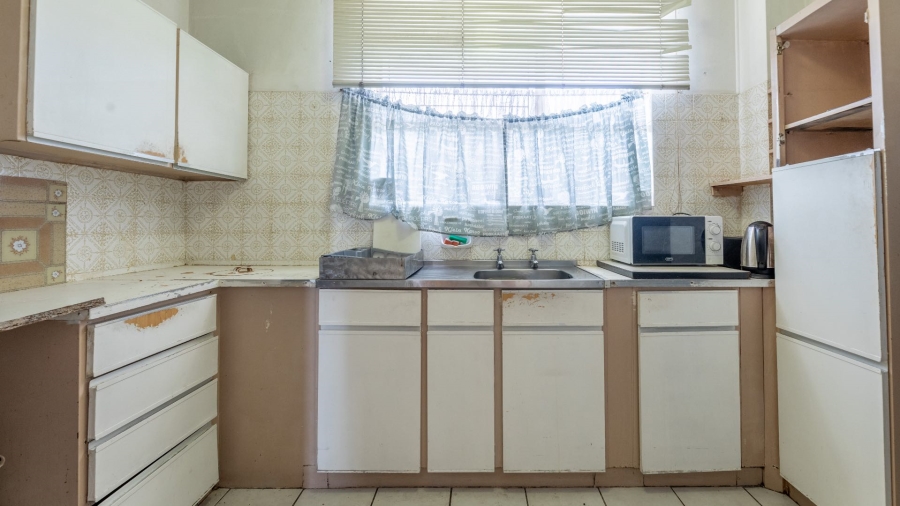 2 Bedroom Property for Sale in Goodwood Central Western Cape